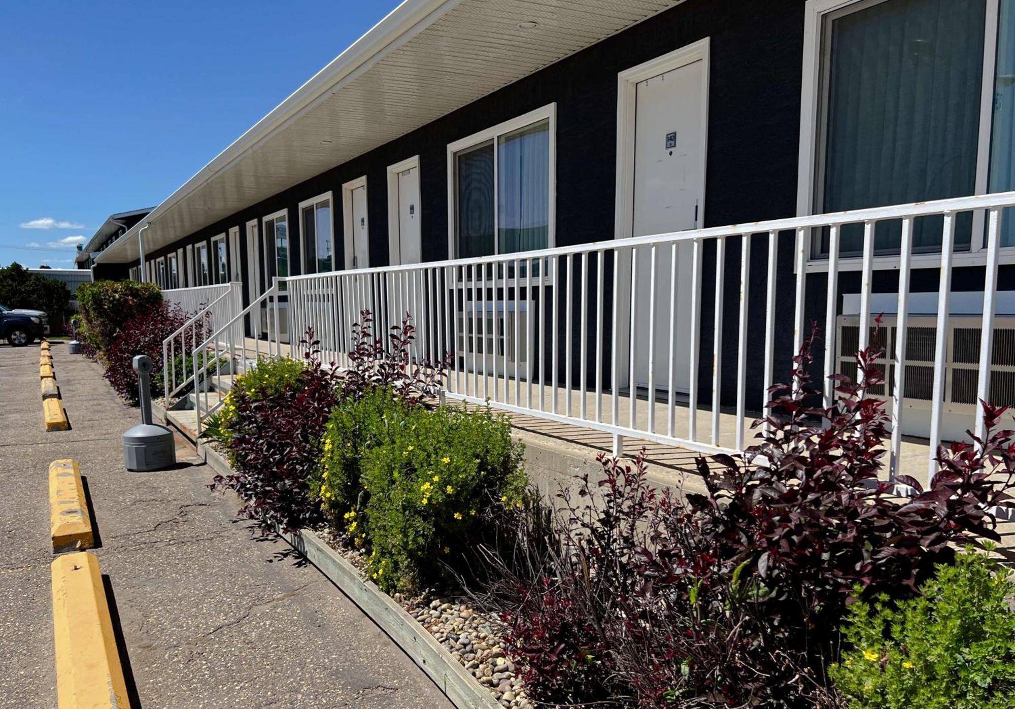Coast Swift Current Hotel Exterior foto